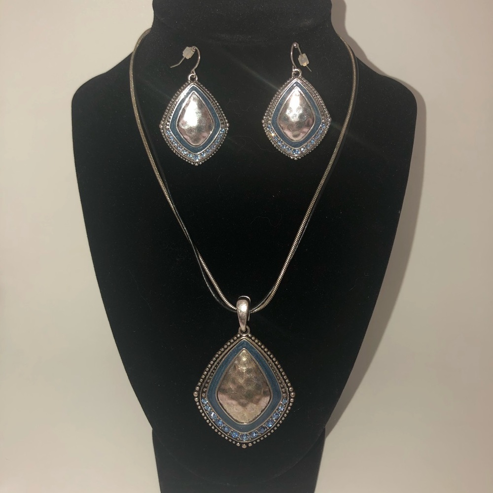 Premier Designs Necklace & Earrings SET